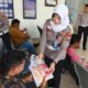 Polantas Menyapa, Satlantas Polres Sumenep Berbagi Takjil untuk Pemohon SIM