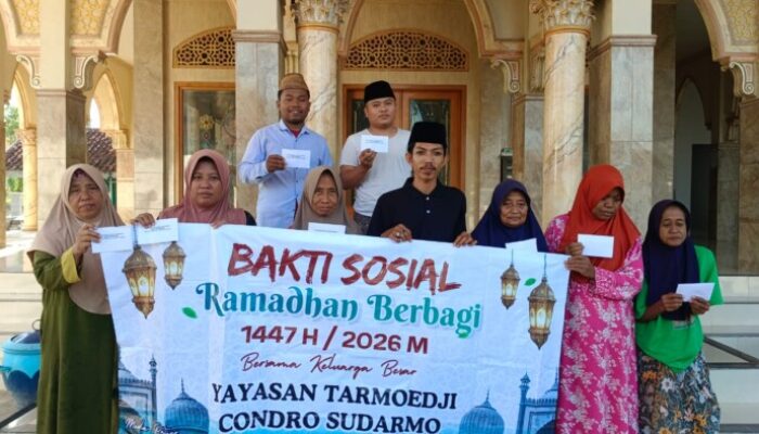 Bakti Sosial Ramadan, Yayasan Tarmoedji Condro Sudarmo dan LensaMadura.com Salurkan Bantuan ke Warga Pragaan