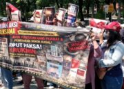 Gurita Bisnis Haji Mukmin Disentil, Massa Kepung Mapolda Jatim Desak KPK Turun Tangan