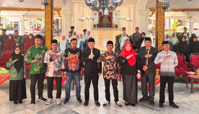 100 Pelajar Belajar Membatik di Madura Batik Festival Sumenep