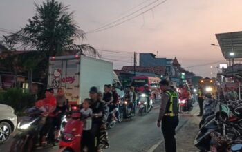 Polres Pamekasan Kawal Tradisi Per-Peran di Tlanakan, Arus Lalu Lintas Tetap Kondusif
