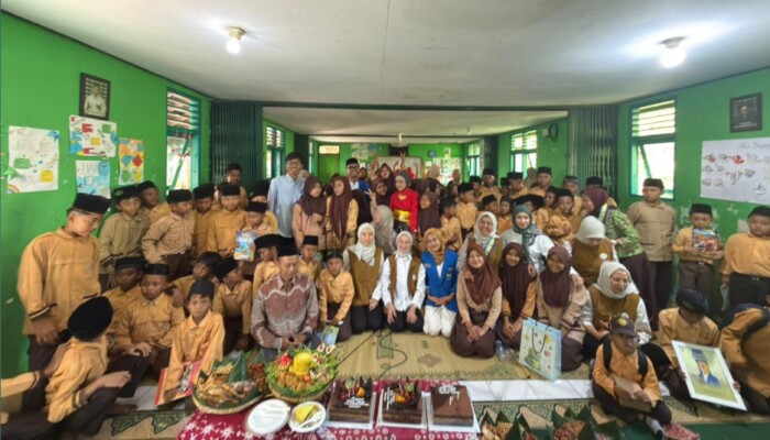 Istri Ketum PKB, Hj. Rustini, Rayakan Ulang Tahun dengan Gerakan Literasi dan Berbagi di Gunungkidul