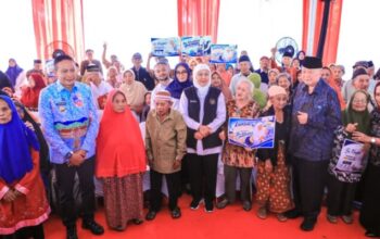 HLUN 2026 di Jatim, Gubernur Khofifah Salurkan Bantuan dan Perkuat Perlindungan untuk 54 Ribu Lansia