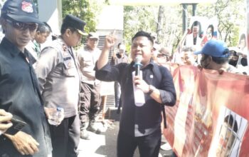 Desak Kejari Bergerak Cepat, APMP Jatim Kepung Kantor Kejari Surabaya soal Dugaan Korupsi RSUD Dr Soetomo