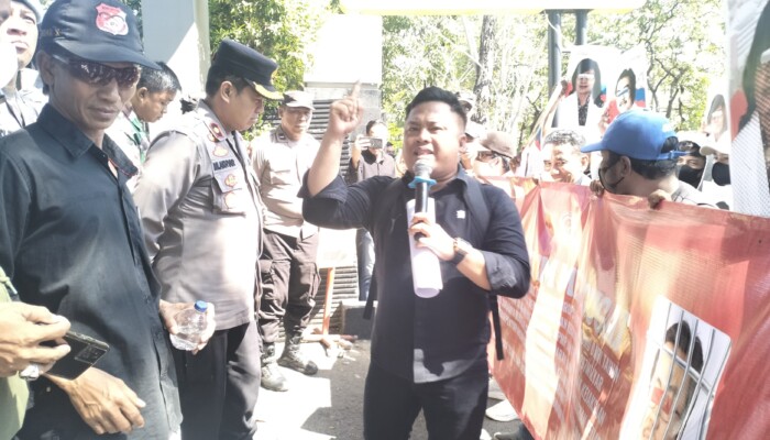 Desak Kejari Bergerak Cepat, APMP Jatim Kepung Kantor Kejari Surabaya soal Dugaan Korupsi RSUD Dr Soetomo