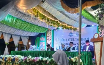 Madrasah Al-Karomah Wisuda 75 Siswa, Bekali Lulusan dengan Karakter dan Akhlak