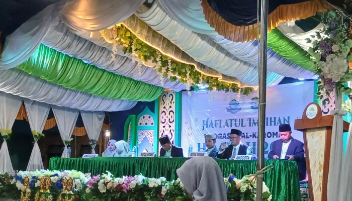 Madrasah Al-Karomah Wisuda 75 Siswa, Bekali Lulusan dengan Karakter dan Akhlak