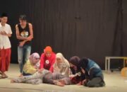 Mahasiswa TBIN UIN Madura Sulap Naskah Absurd Putu Wijaya Jadi Tontonan Pecah