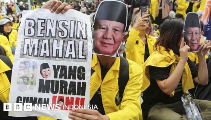 BEM UI Gagal Tembus Bundaran HI, Aksi Berlanjut di DPR dengan 5 Tuntutan untuk Prabowo