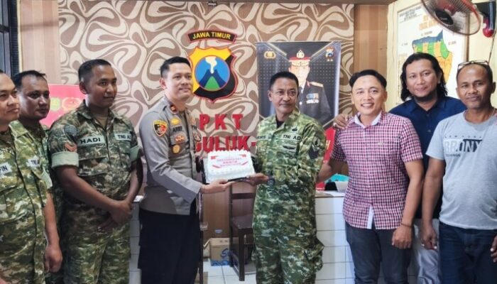 HUT Bhayangkara ke-80, Koramil 0827/07 Guluk-Guluk Beri Kejutan ke Polsek