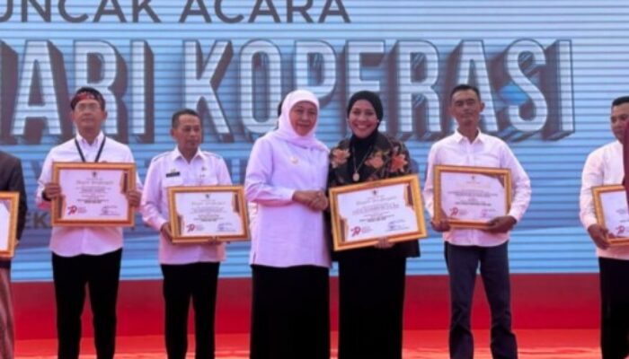 Rektor Unitomo Raih Penghargaan Bergengsi Dari Gubernur Jatim, Kemdiktisaintek Ikut Mengapresiasi