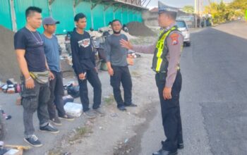 Polantas Sumenep Sapa Sopir Ekspedisi, Kasat Lantas Tekankan Disiplin Parkir Demi Keselamatan Bersama