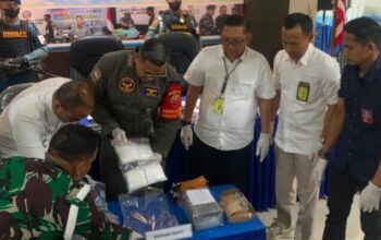 Kurir Narkoba Asal Malaysia Ditangkap di Bandara Juanda, Sabu Hampir 1 Kg dan 1.089 Butir Ekstasi Dililit di Tubuh