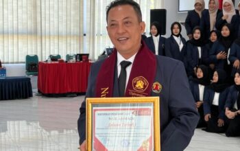 Tempuh 180 Kilometer, Nur Ahmadi Raih IPK 4,00 dan Jadi Lulusan Terbaik Magister Hukum Unira