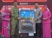 Kapolres Lama AKBP Hendra Eko Triyulianto Pamit, Dandim 0826 Pamekasan Beri Kenang-Kenangan Penuh Makna