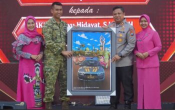 Kapolres Lama AKBP Hendra Eko Triyulianto Pamit, Dandim 0826 Pamekasan Beri Kenang-Kenangan Penuh Makna
