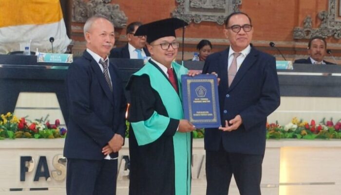 Anak Petani Asal Desa Bates Raih Gelar Doktor dengan IPK 4,00, Kembangkan Inovasi Literasi Digital untuk Siswa SD