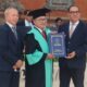 Anak Petani Asal Desa Bates Raih Gelar Doktor dengan IPK 4,00, Kembangkan Inovasi Literasi Digital untuk Siswa SD