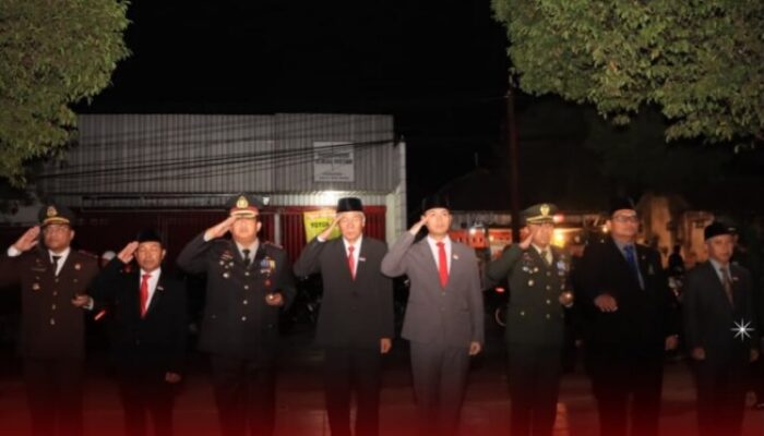 Kapolresta Tuban Hadiri Apel Kehormatan dan Renungan Suci Sambut HUT ke-81 RI di TMP Ronggolawe