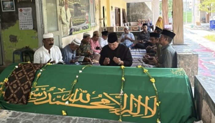 Mbah Hosen, Suporter Tertua Madura United, Tutup Usia, Achsanul Qosasi: Cinta Tim Bukan Soal Usia