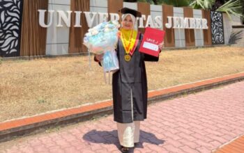 Raih IPK Sempurna 4,00, Dr. Sri Roekminiati Sukses Raih Gelar Doktor Ilmu Administrasi Unej