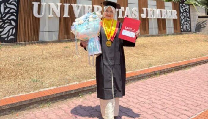 Raih IPK Sempurna 4,00, Dr. Sri Roekminiati Sukses Raih Gelar Doktor Ilmu Administrasi Unej