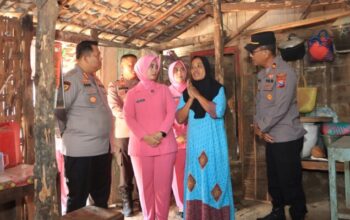Warga Grabagan Kesulitan Air, Polresta Tuban Salurkan 88.000 Liter
