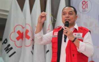 Kobarkan Semangat Kemanusiaan, Eri Cahyadi Motivasi Ribuan Kader PMR Surabaya
