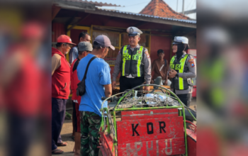 Satlantas Polresta Sumenep Sosialisasikan Larangan Bentor kepada Pengemudi di Pelabuhan Kalianget