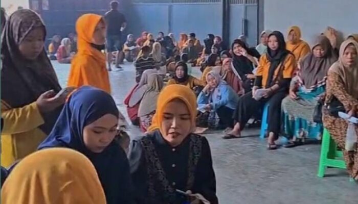 Ratusan Karyawan CV Ayunda Permata Sejahtera Terima BLT DBHCHT Rp600 Ribu