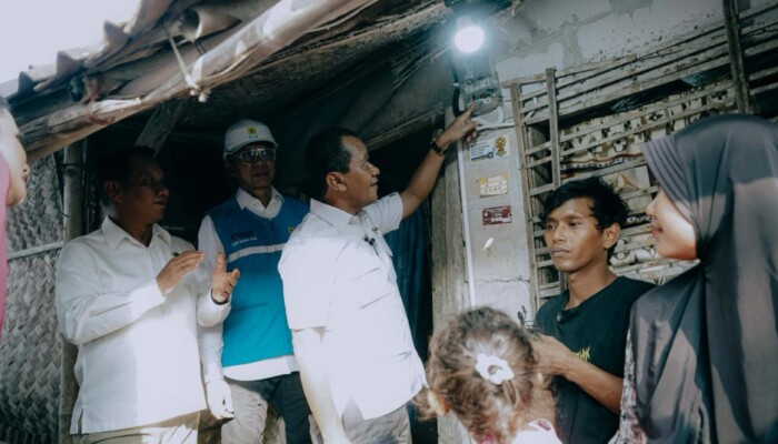 Bahlil Minta Pemda dan PLN Data Desa Belum Berlistrik, Target Tuntas 2029-2030