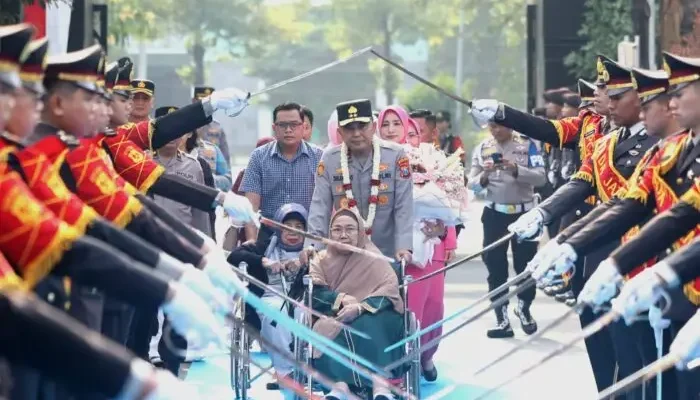 Resmi Pimpin Polda Jatim, Dekananto Tekankan Pelayanan Humanis dan Pemberantasan Obat Keras
