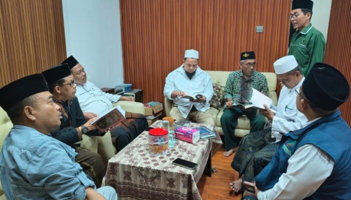 PW ISNU Jatim Ziarah Syaichona Cholil, Perkuat Konsolidasi dan Khidmah Organisasi